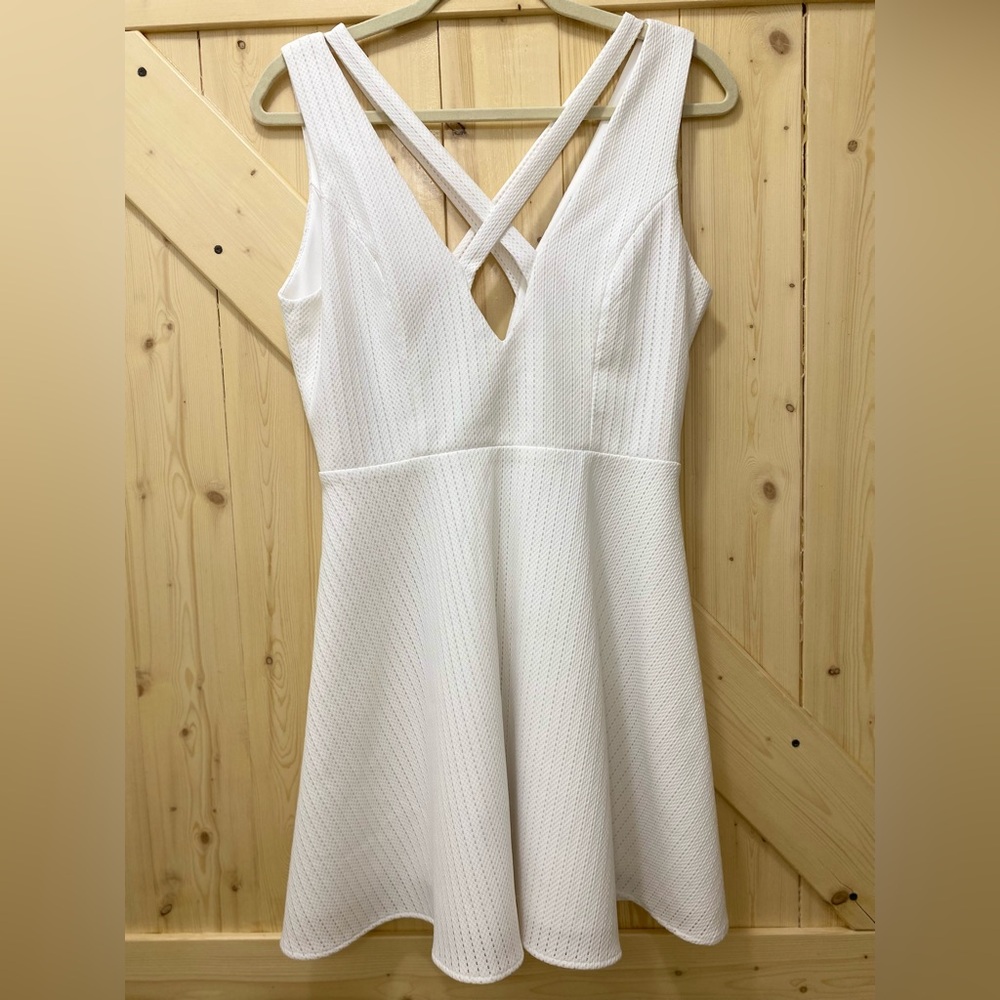 🤩🤩Marylin Fit & Flare White Criss Cross Backless Resort  Fit & Flare Dress